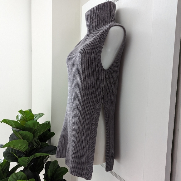 Aritzia Durandal Sleeveless Sweater - Picture 7 of 11